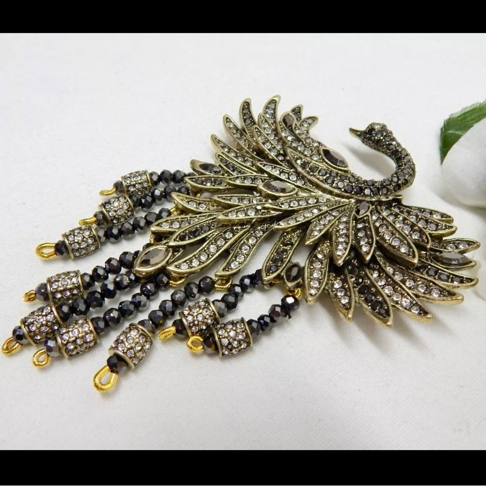 Heidi Daus “Graceful Beauty” Swan Brooch – Crystal Pave Statement Pin – Dangle - Picture 7 of 16